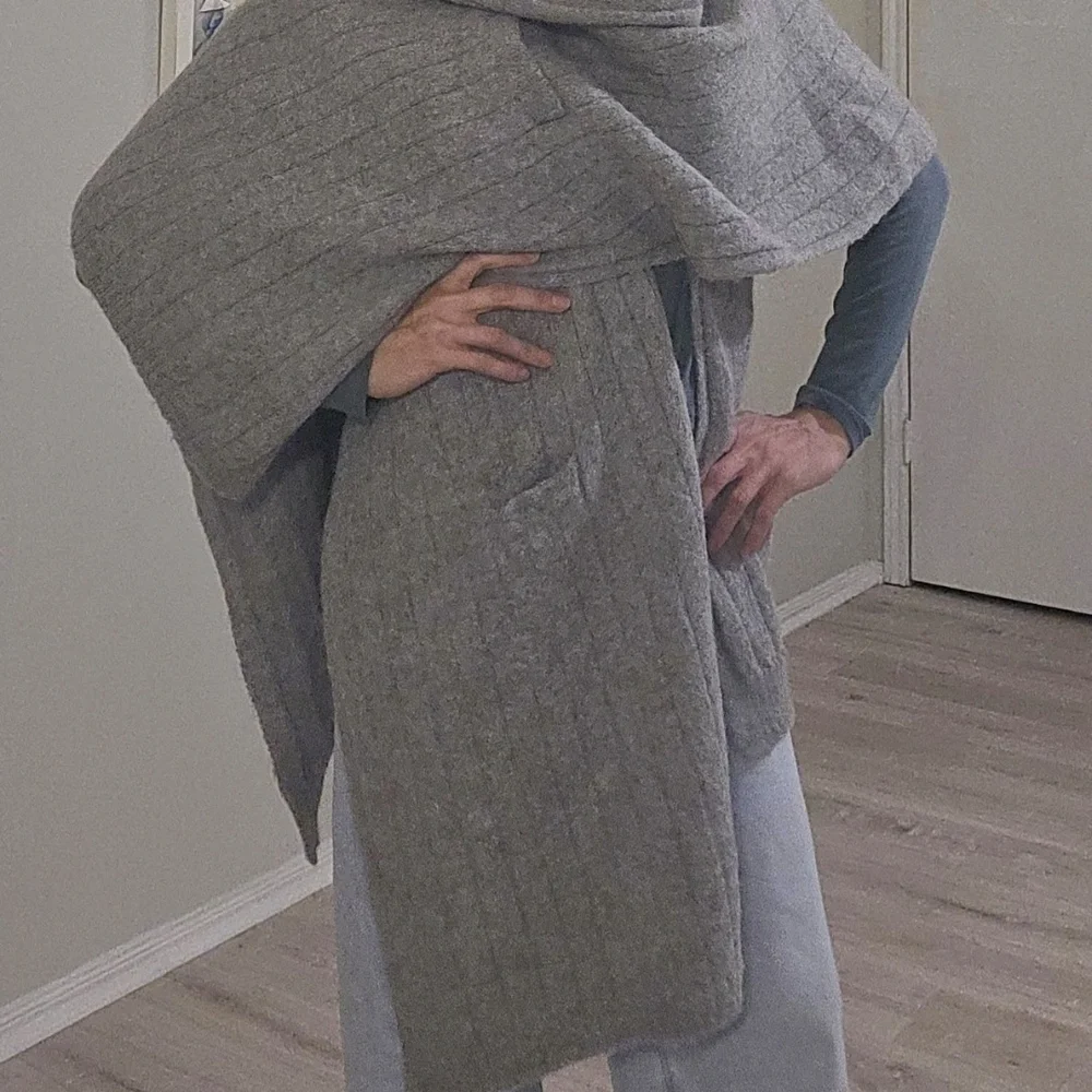 Lunya Superfine Alpaca Wool  Wrap Shawl Poncho Sweater ONE SIZE. - Picture 4 of 8